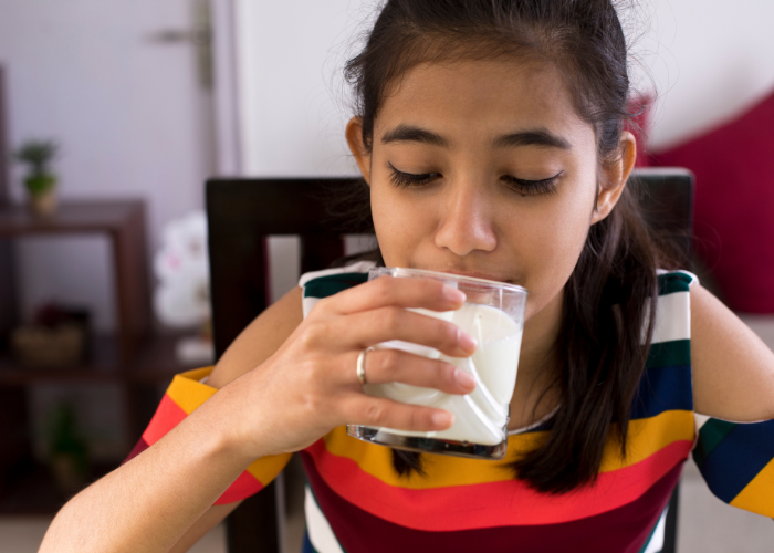 12 Powerful Health Benefits of Milk Featured Image