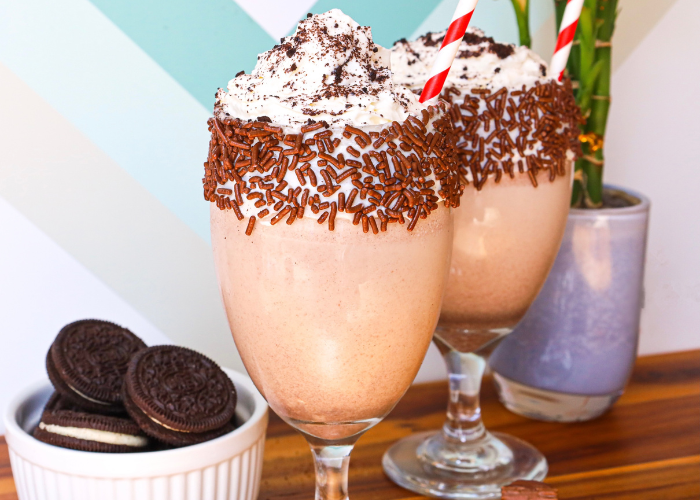 Boozy Oreo Kinder Bueno Shake Featured Image