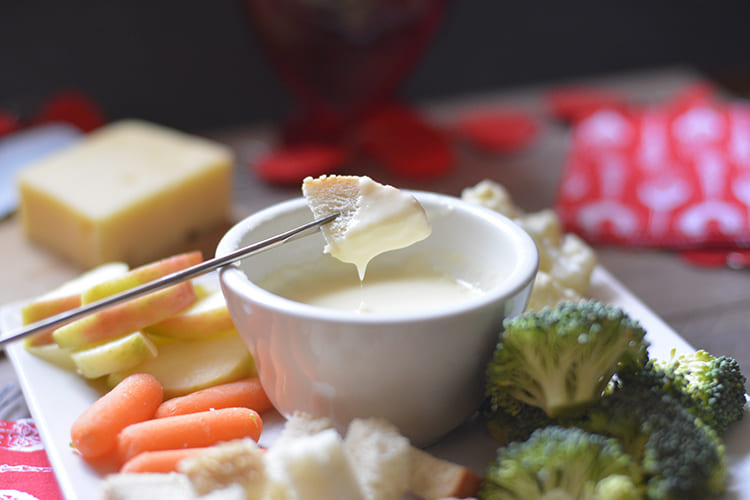 Swiss Cheese Fondue with White Wine, Garlic and Herbs