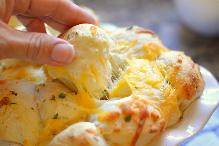 Cheesy Garlic Monkey Bread