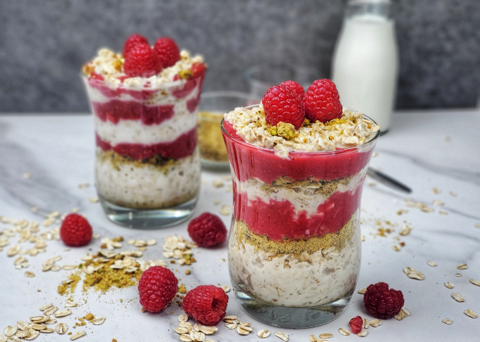 Raspberries and Pistachio Overnight Oats