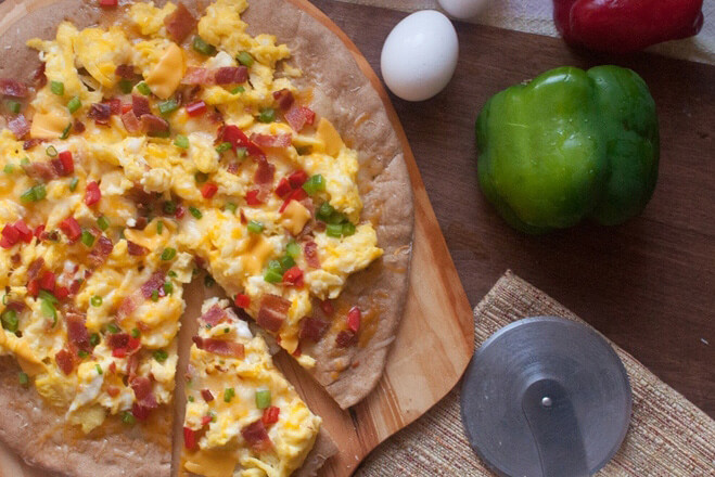 Cheesy Breakfast Pizza with Whole-Grain Crust