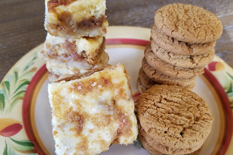 Gingersnap Cheesecake Bars