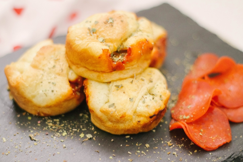 Pepperoni Pizza Bombs