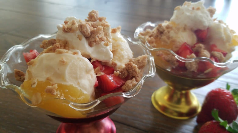 Strawberry Lemonade Ice Cream Sundae with Oatmeal Crumble