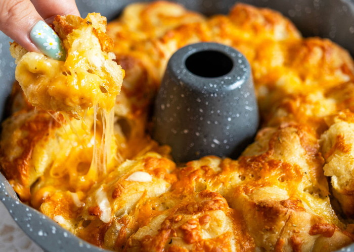 Cheesy Garlic Monkey Bread Featured Image
