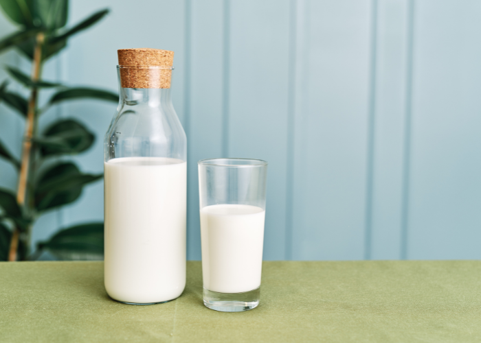 How Much Fat is in Whole Milk? Whole, 2%, Low-Fat, and Skim Milk Explained Featured Image